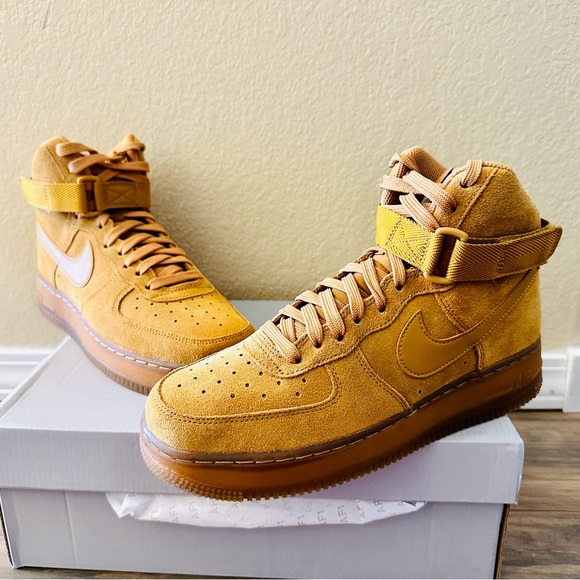 NEW IN BOX!! Unisex Nike Wheat Air Force 1 High LE GS Sneakers - Picture 3 of 11